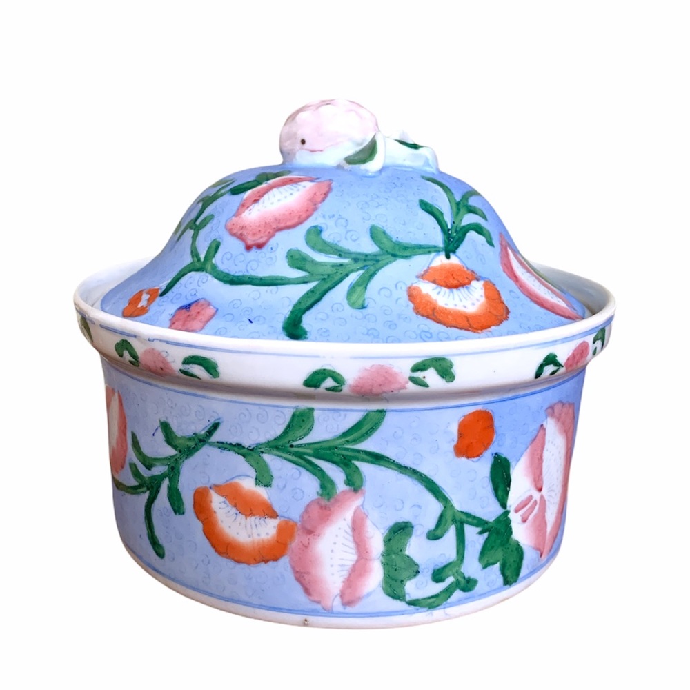 Ceramic bowl with lid